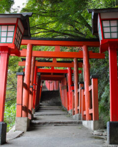 Tsuwano-Taikodani-Inari-jinja-Shrine-stairs, red torii gates